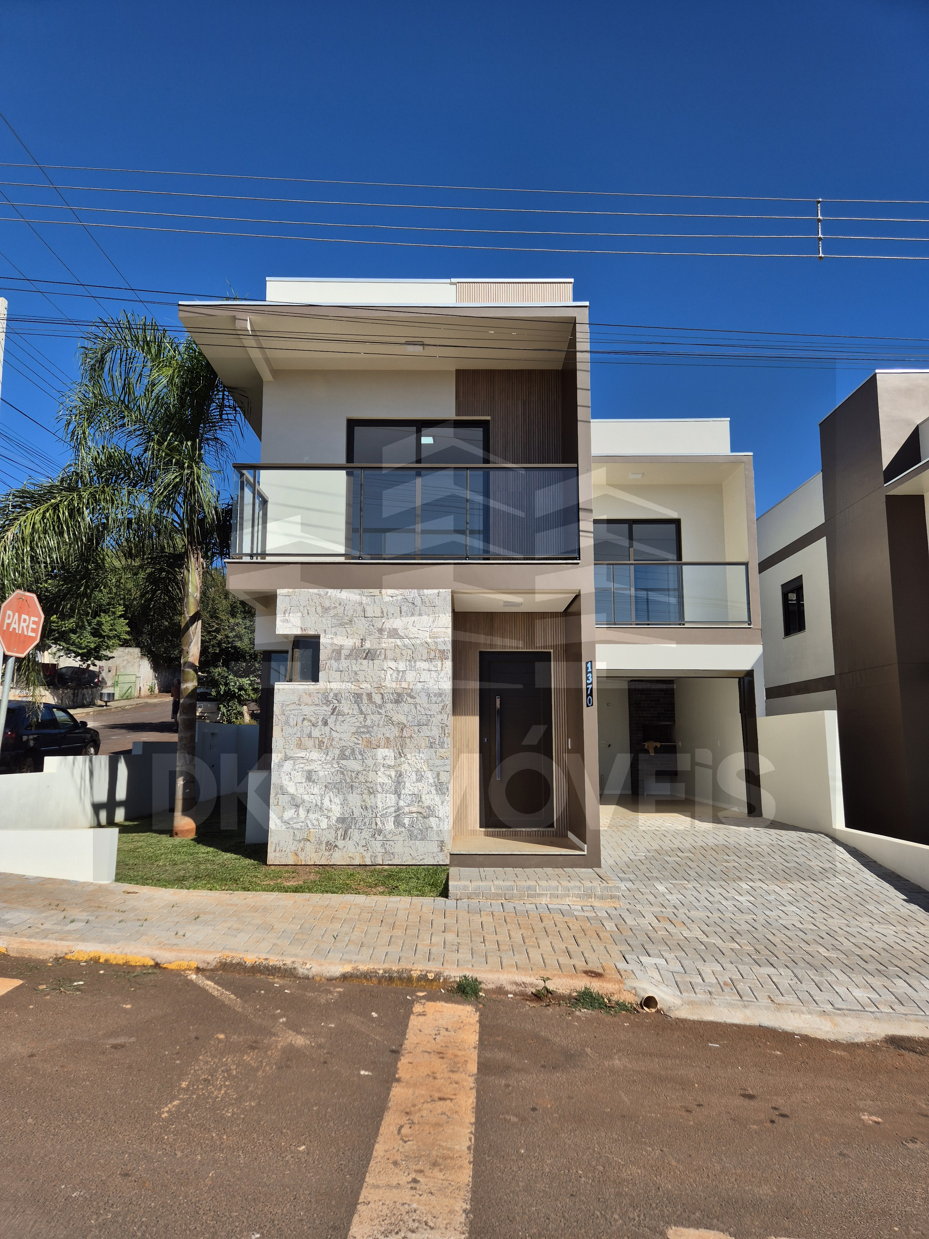 Excelente sobrado de esquina. — à venda em Ibirubá
