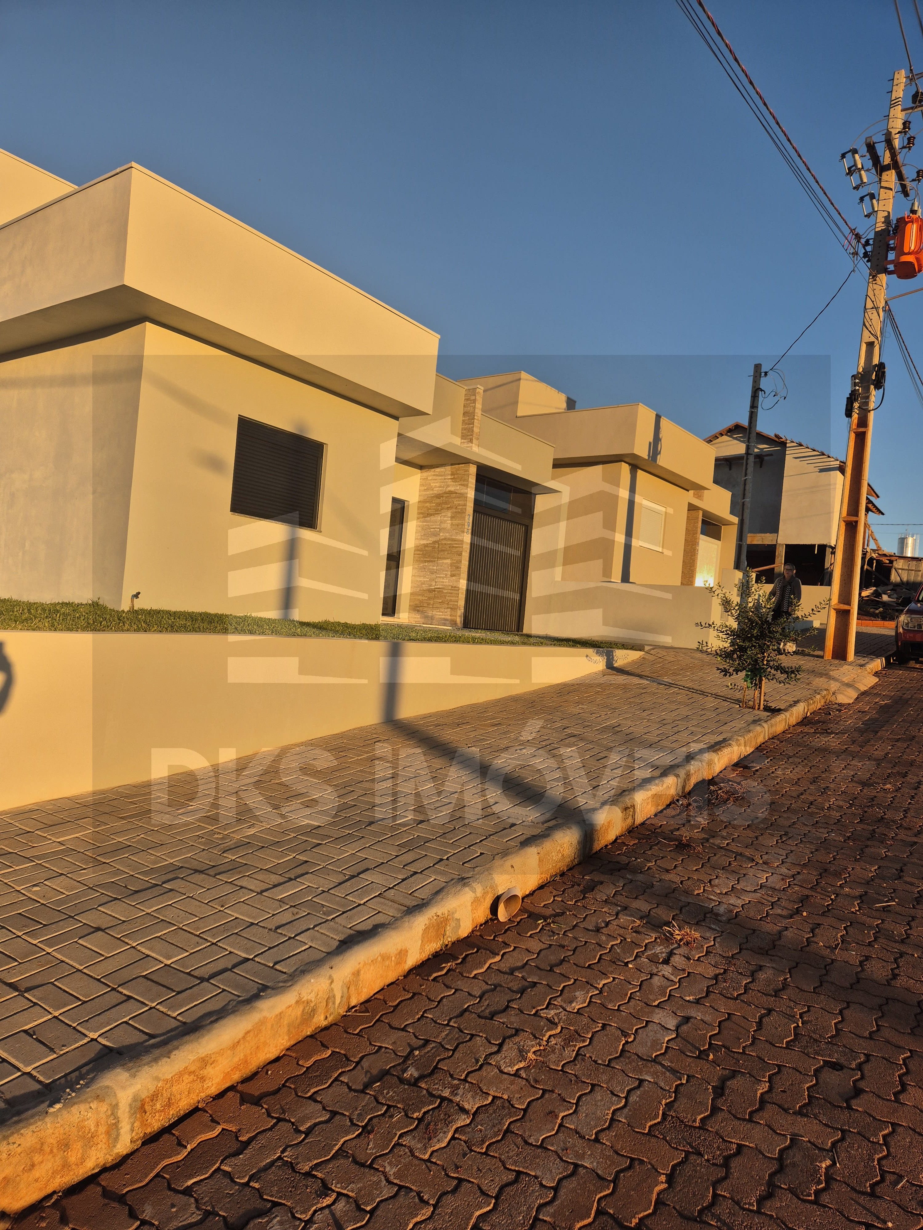 Excelente casa de esquina — à venda em Ibirubá