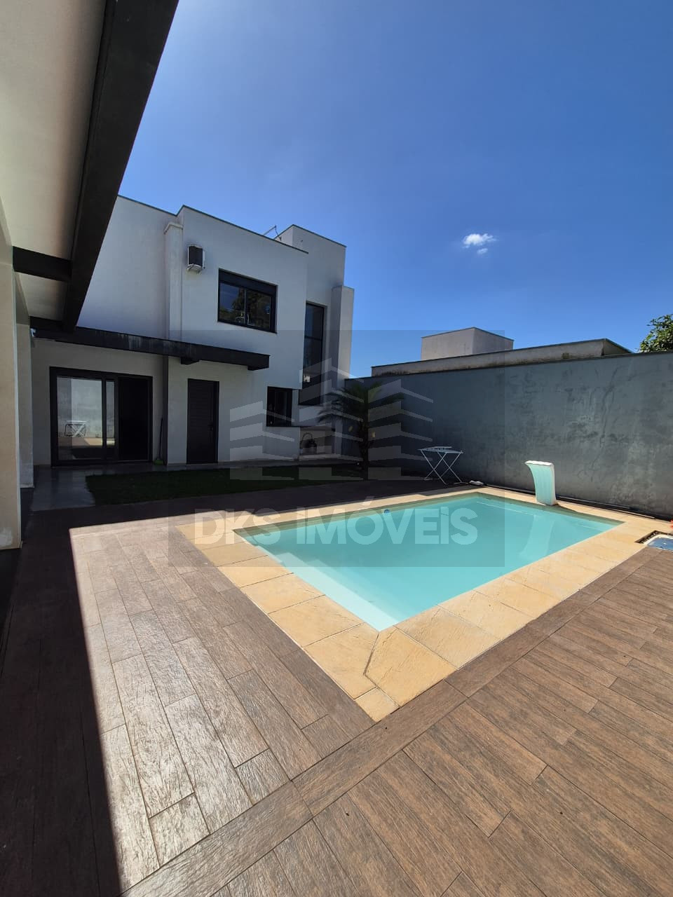 Casa de Alto Padrão à Venda – 220m² com Piscina Aquecida — à venda em Ibirubá — Foto 11